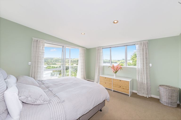 Photo of property in 90 Shakespear Road, Army Bay, Whangaparaoa, 0930