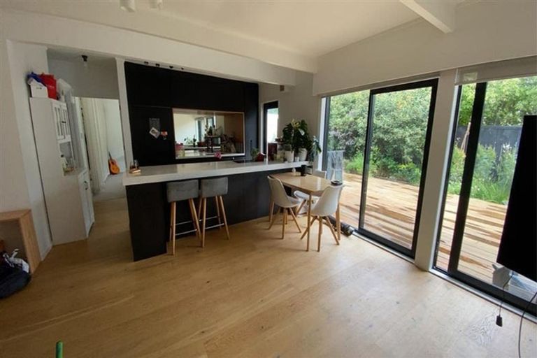 Photo of property in 3/246 Lake Road, Hauraki, Auckland, 0622