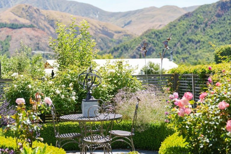 Photo of property in 22 Hood Crescent, Arrowtown, 9302