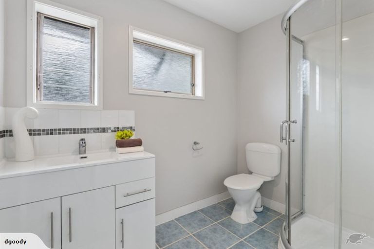 Photo of property in 1/3 Tallington Crescent, Torbay, Auckland, 0630