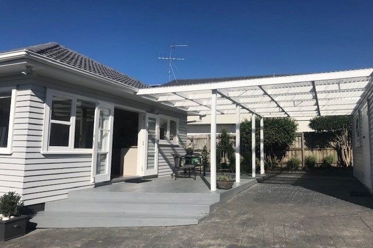 Photo of property in 1/7 Nigel Road, Browns Bay, Auckland, 0630