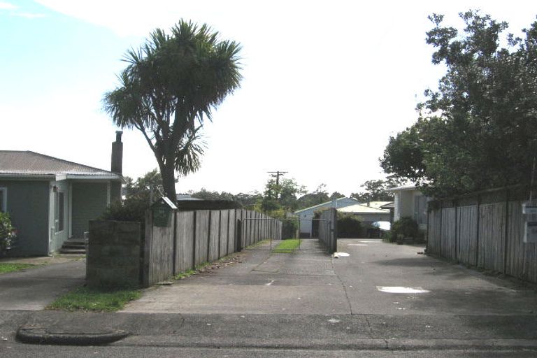 Photo of property in 53 Longburn Road, Henderson, Auckland, 0610