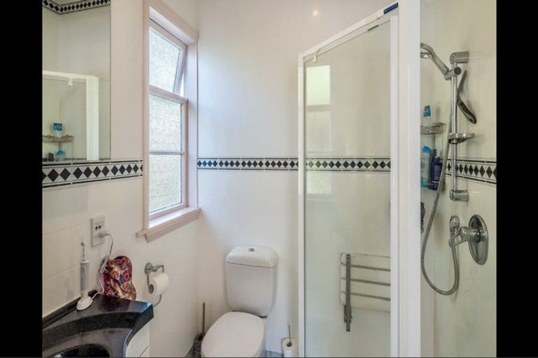 Photo of property in 6 Station Road, Khandallah, Wellington, 6035