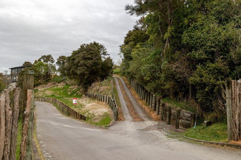 Photo of property in 2 Three Paddock Lane, Fitzherbert, Palmerston North, 4410
