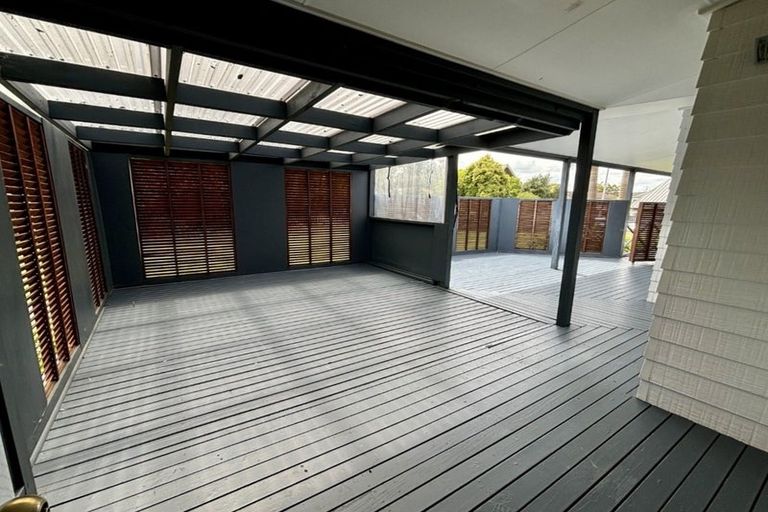 Photo of property in 1 Gosford Drive, Botany Downs, Auckland, 2010