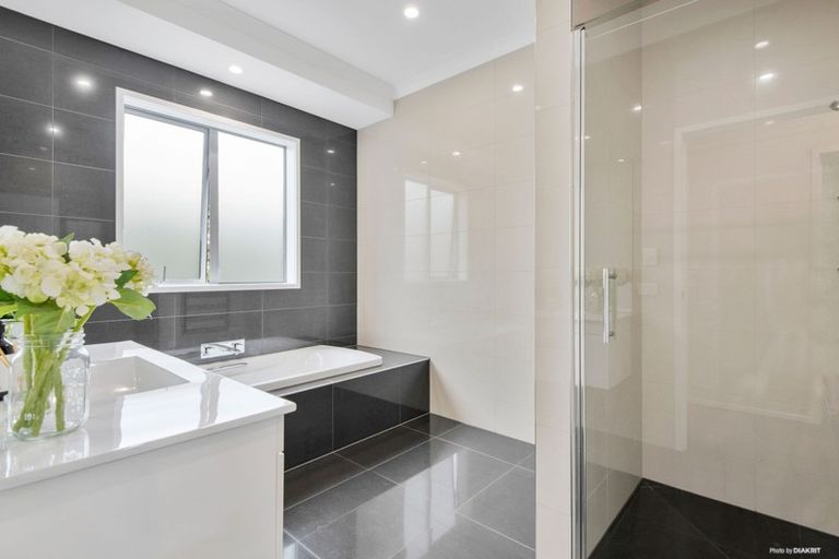 Photo of property in 3 Armstrong Way, Waiuku, 2123