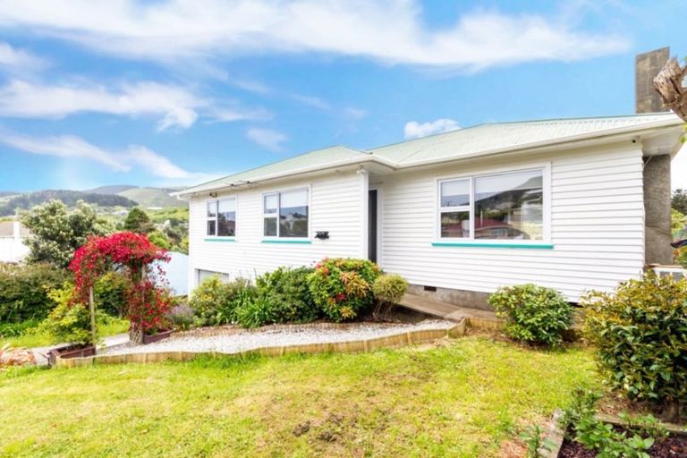 Photo of property in 71 Bell Street, Tawa, Wellington, 5028