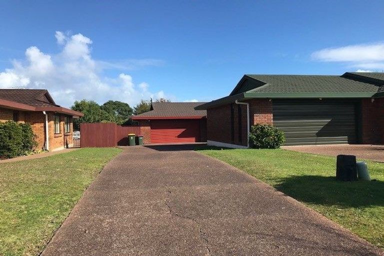 Photo of property in 2/98 Mirrabooka Avenue, Botany Downs, Auckland, 2010