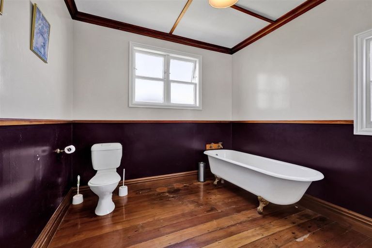 Photo of property in 211 South Road, Hawera, 4610