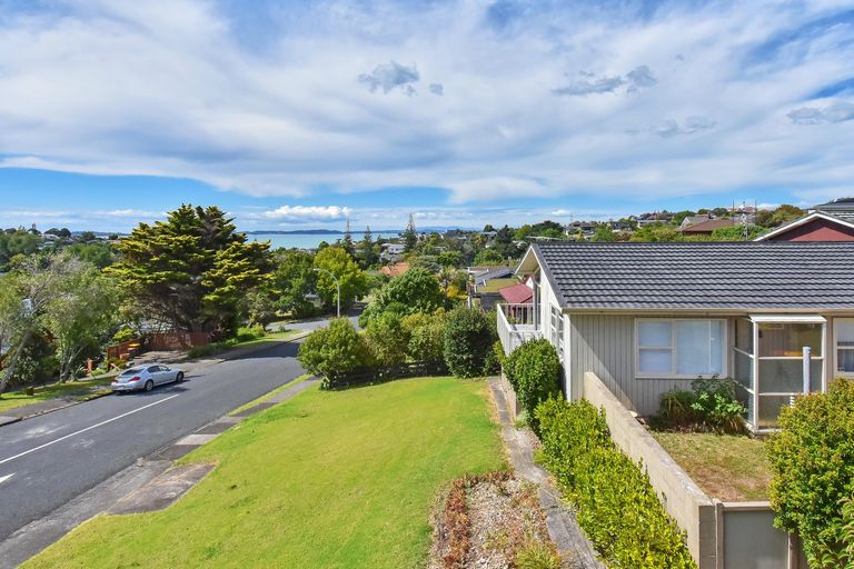Photo of property in 1/2 Chilton Place, Howick, Auckland, 2014