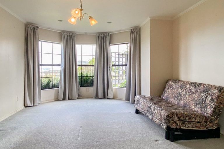 Photo of property in 20 Whiting Grove, West Harbour, Auckland, 0618