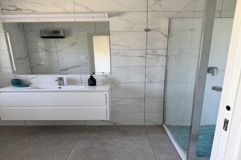 Photo of property in 1 Renown Road, Raumati South, Paraparaumu, 5032