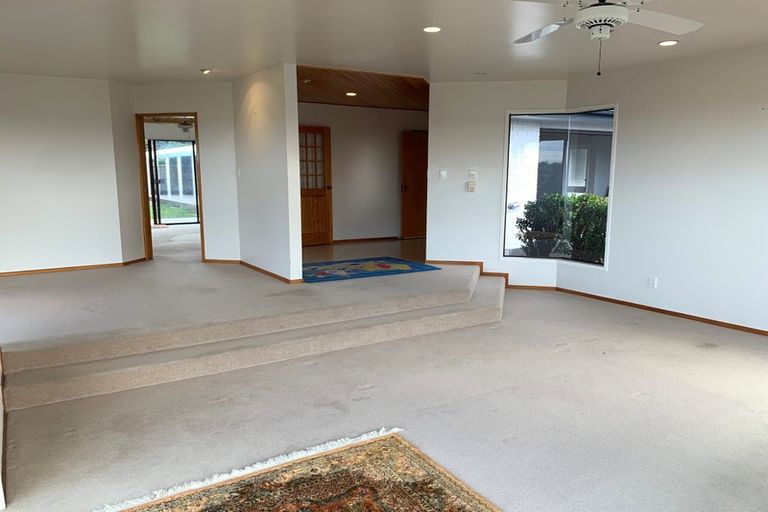 Photo of property in 10 Dorrington Place, Eastern Beach, Auckland, 2012