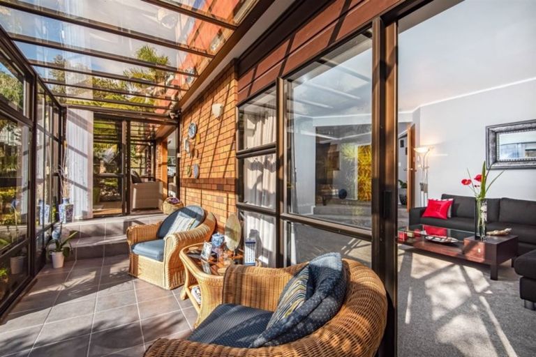 Photo of property in 6 Delisle Place, Windsor Park, Auckland, 0632