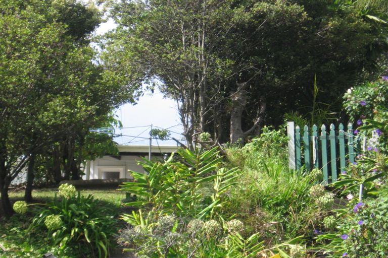 Photo of property in 124 Browns Bay Road, Rothesay Bay, Auckland, 0630
