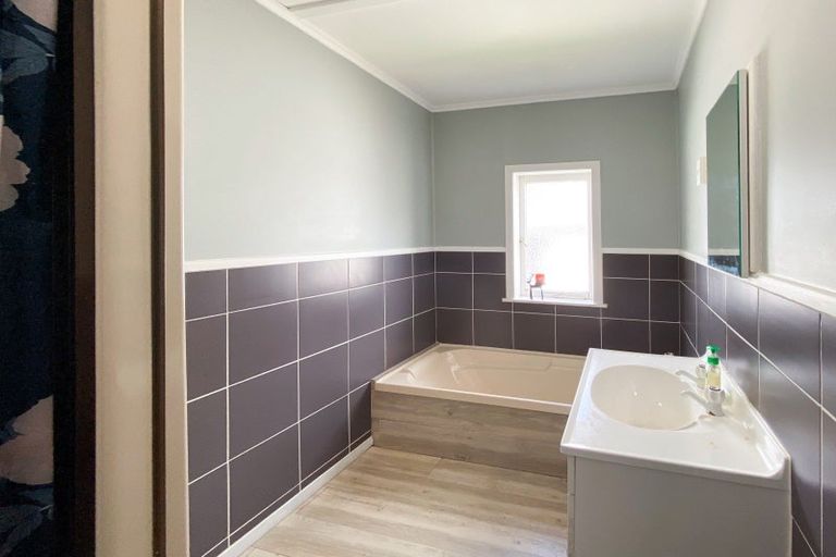 Photo of property in 28 Ngarua Road, Waitoa, 3310