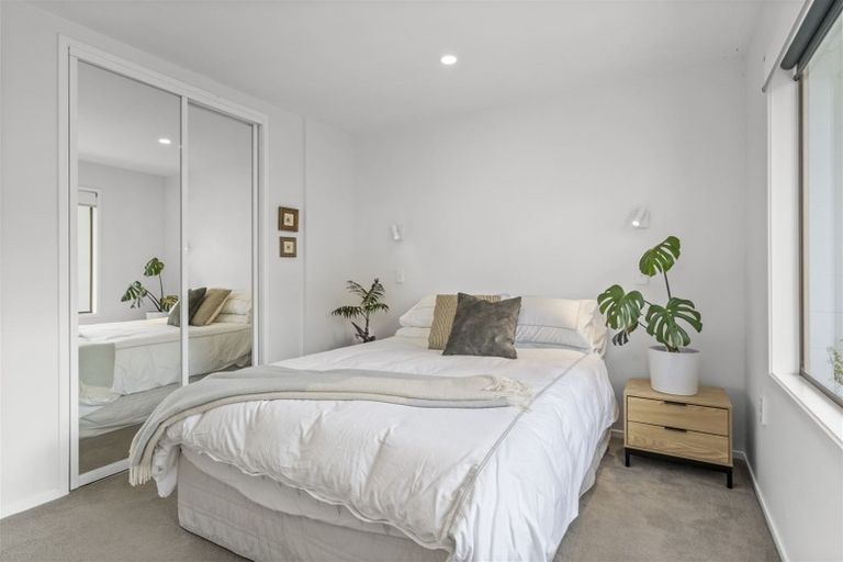 Photo of property in 2/16 Valron Road, Te Atatu South, Auckland, 0602