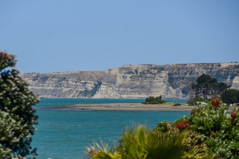 Photo of property in 243 Clifton Road, Te Awanga, 4102