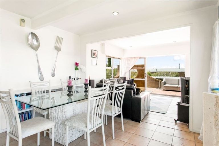 Photo of property in 11 Dawn Place, Te Atatu South, Auckland, 0610