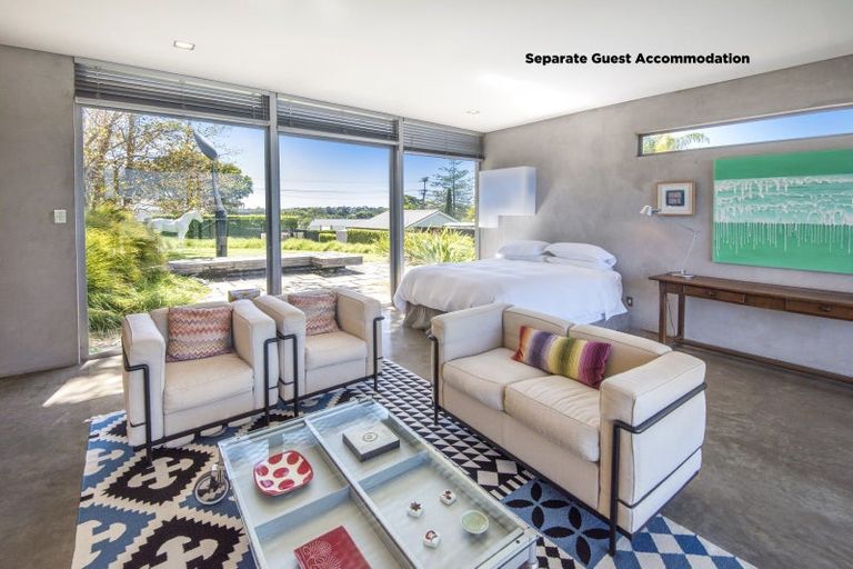 Photo of property in 9 Stanley Point Road, Stanley Point, Auckland, 0624
