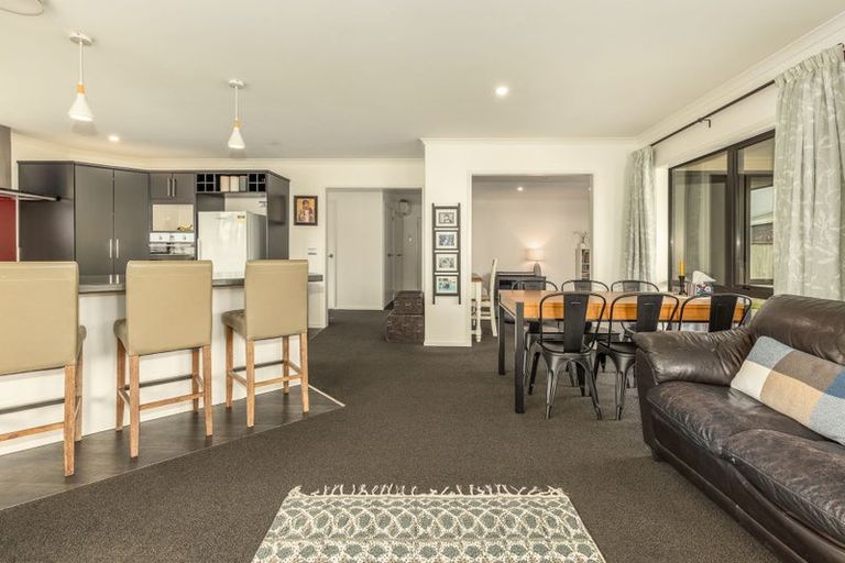 Photo of property in 18 Pearson Place, Paraparaumu, 5032