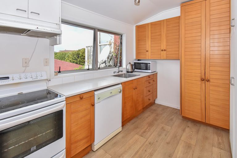 Photo of property in 1/2 Chilton Place, Howick, Auckland, 2014