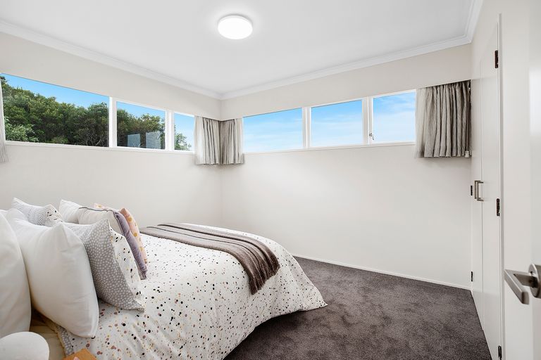 Photo of property in 5 Compass Way, Whitby, Porirua, 5024