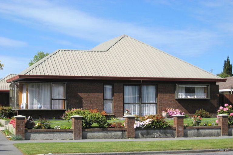 Photo of property in 1/50 Ambleside Drive, Burnside, Christchurch, 8053