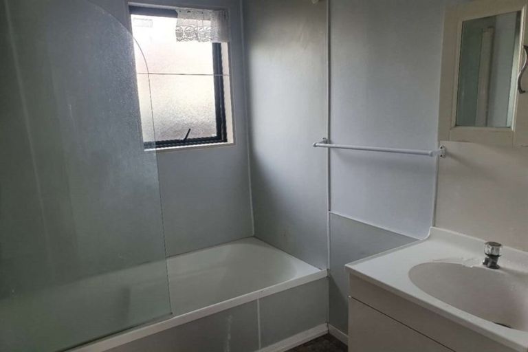 Photo of property in 3a Mawney Road, Henderson, Auckland, 0610