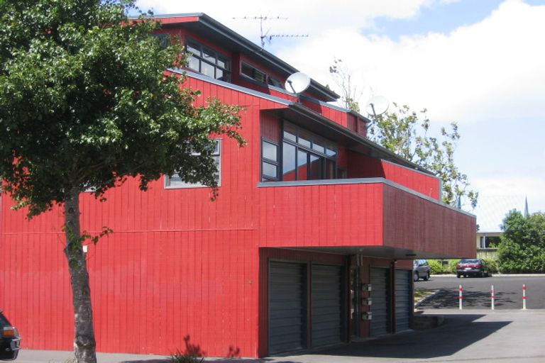 Photo of property in 1/22 Sunnyhaven Avenue, Beach Haven, Auckland, 0626