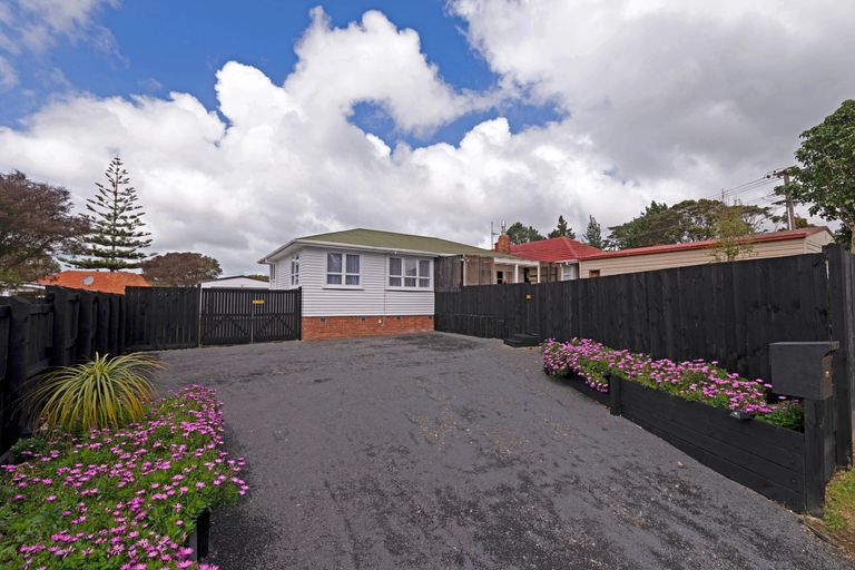 Photo of property in 76 Forest Hill Road, Henderson, Auckland, 0612