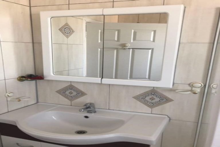 Photo of property in 7 Kiernan Place, Kelston, Auckland, 0602