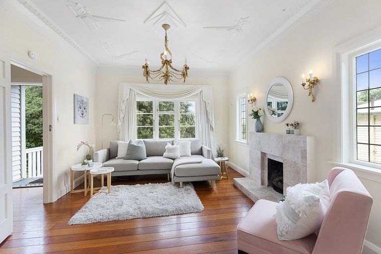 Photo of property in 33 Tio Tio Road, Miramar, Wellington, 6022