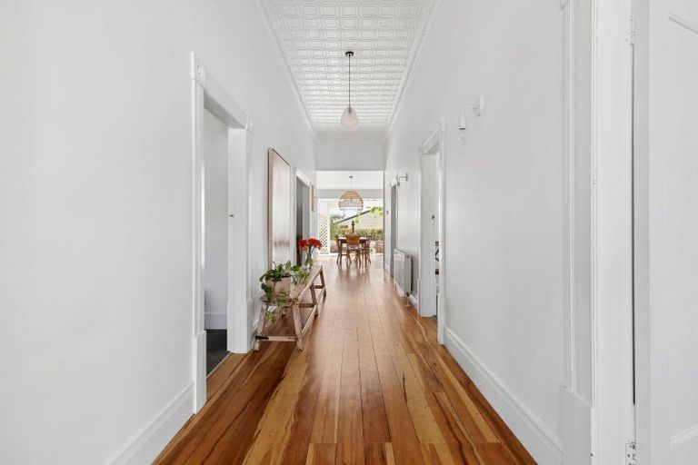 Photo of property in 16 Hamilton Road, Cambridge, 3434