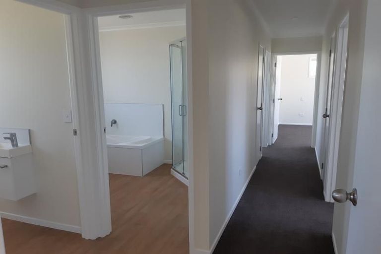 Photo of property in 18 Coolen Place, Tuakau, 2121