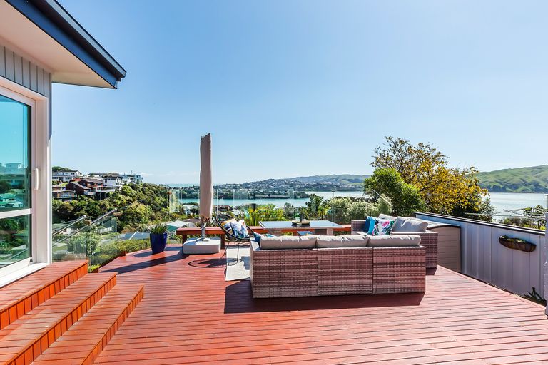 Photo of property in 5 Compass Way, Whitby, Porirua, 5024