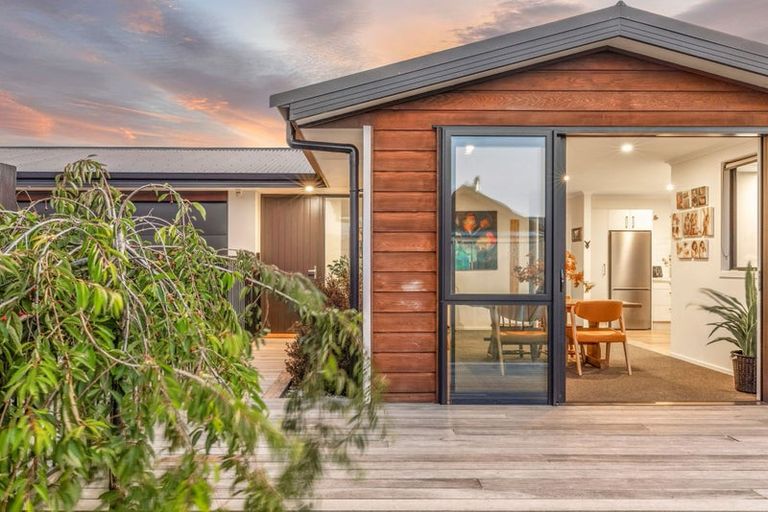 Photo of property in 9 Isthmus Place, Lake Hawea, Wanaka, 9382