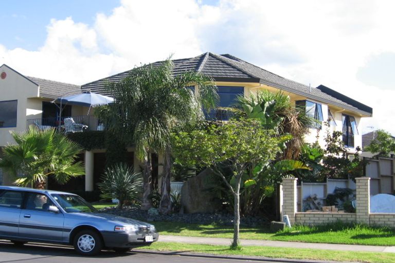Photo of property in 38 Waimanu Bay Drive, Te Atatu Peninsula, Auckland, 0610