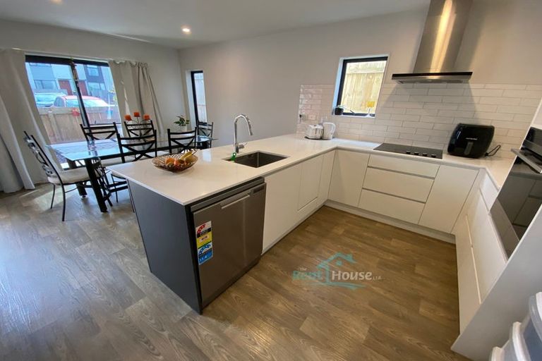 Photo of property in 36 Matawhanga Drive, Wattle Downs, Auckland, 2103