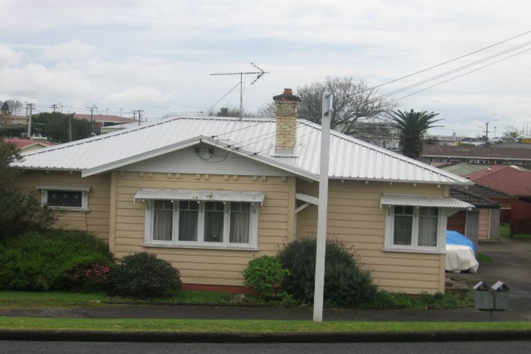 Photo of property in 2/25 Wellington Street, Papakura, 2110