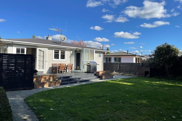 Photo of property in 4 Dorset Crescent, Hokowhitu, Palmerston North, 4410