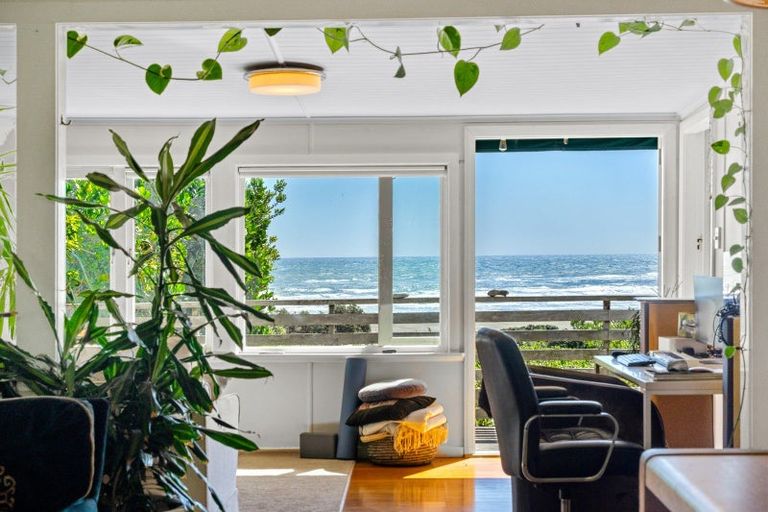 Photo of property in 72 Garden Road, Piha, New Lynn, 0772