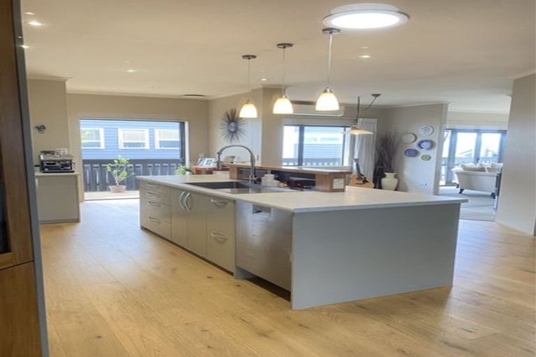 Photo of property in 2 Ellivani Rise, Pukekohe, 2120