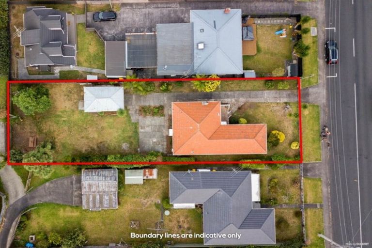 Photo of property in 14 Taikata Road, Te Atatu Peninsula, Auckland, 0610