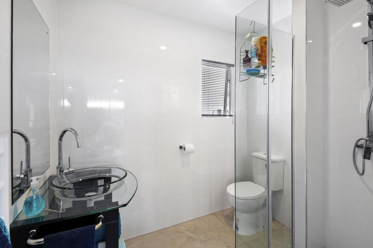 Photo of property in 44 Challen Close, Conifer Grove, Takanini, 2112