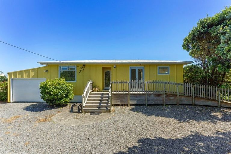 Photo of property in 1 Rodney Avenue, Te Horo Beach, Otaki, 5581