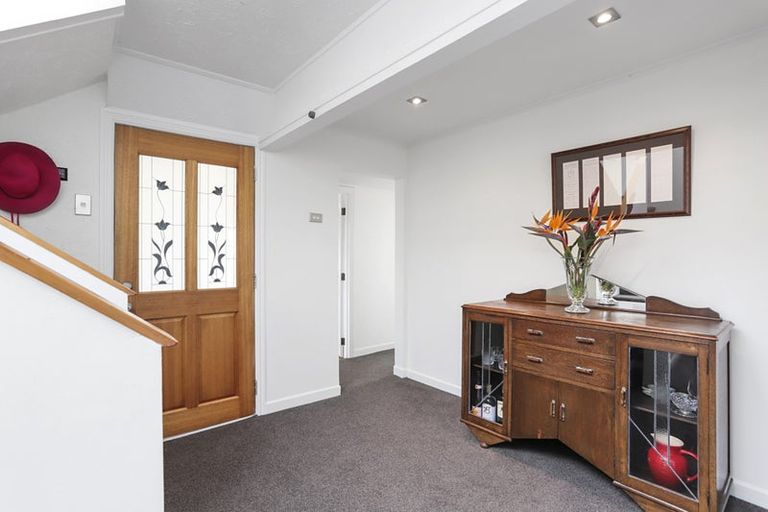 Photo of property in 20 Arapito Road, Titirangi, Auckland, 0604