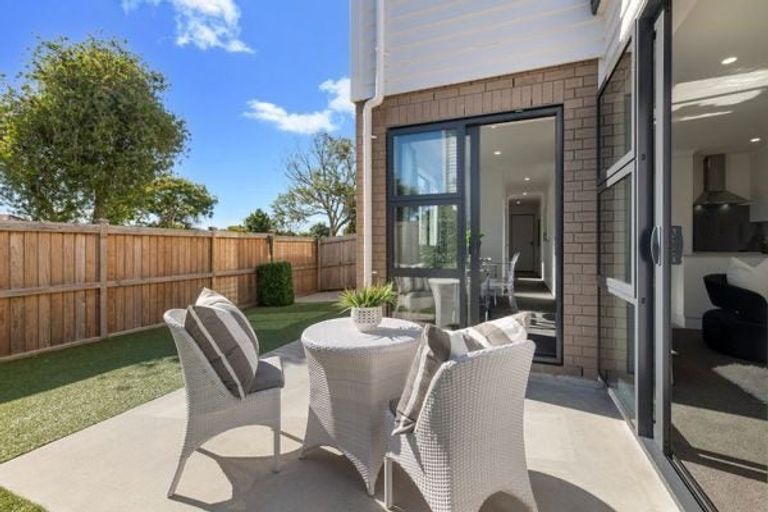 Photo of property in 53a Sunderlands Road, Half Moon Bay, Auckland, 2012