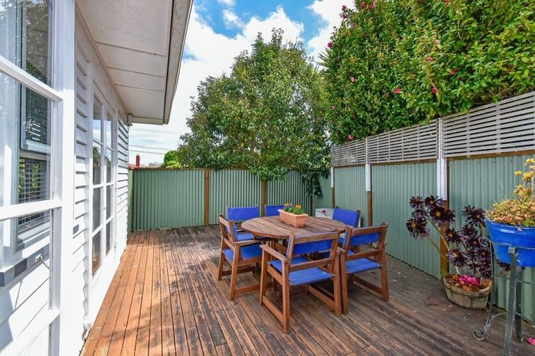 Photo of property in 2 Valentine Street, Papakura, 2110