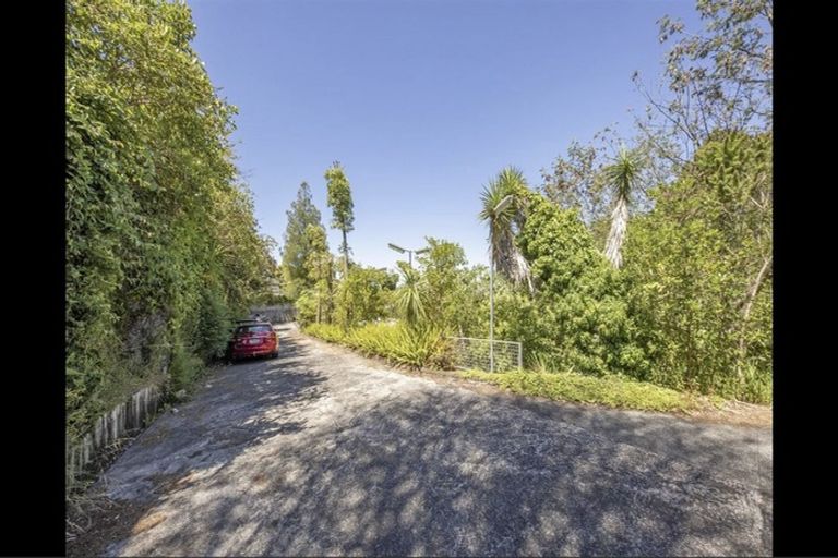 Photo of property in 323 Glenfield Road, Glenfield, Auckland, 0629